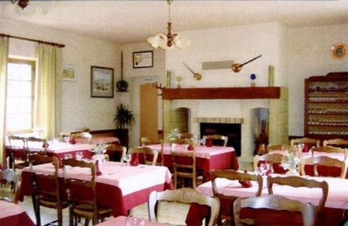 Hotel Chastrusse Nadaillac-de-Rouge Esterno foto